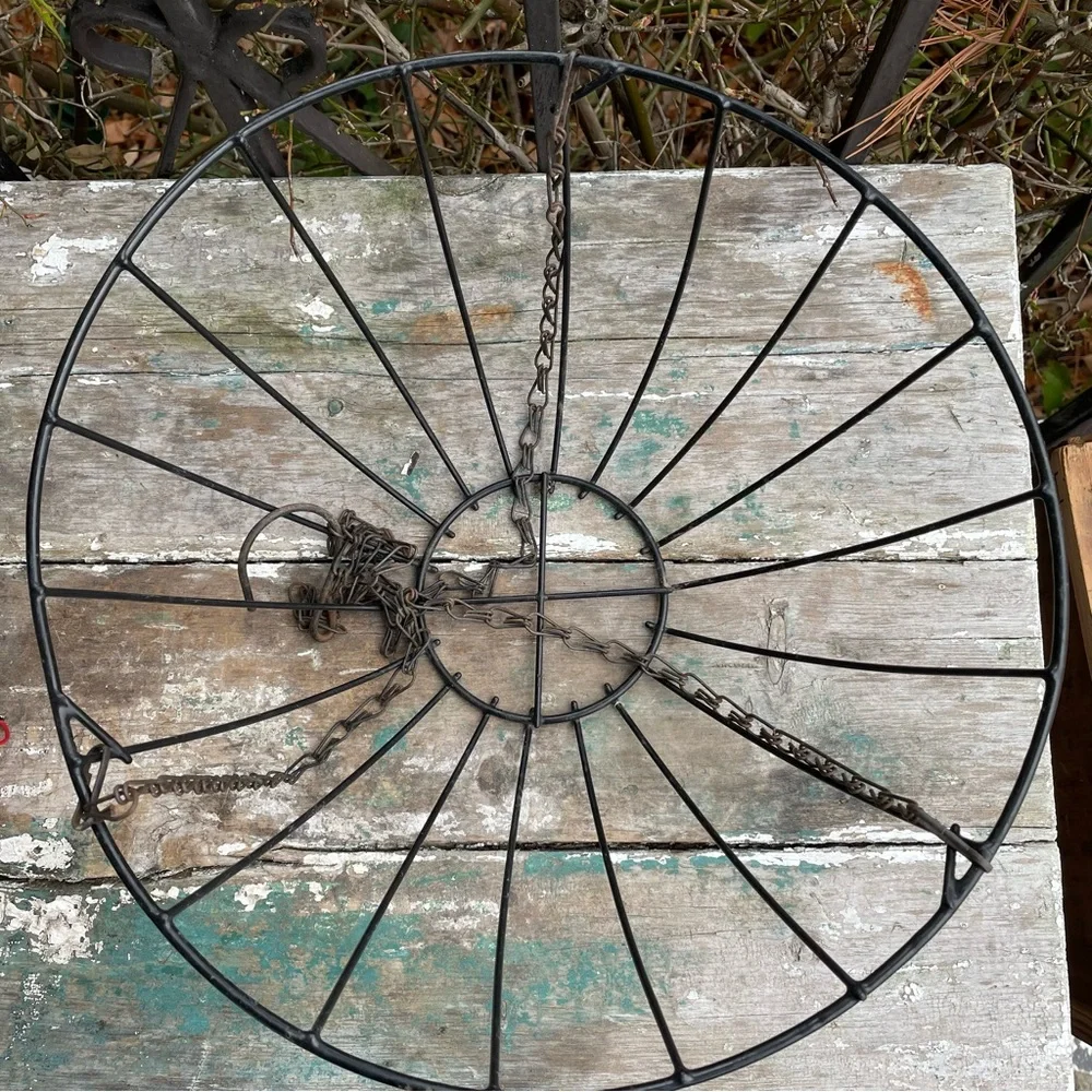 Vintage black metal hanging basket & chain Rustic Farmhouse - Picture 4 of 7